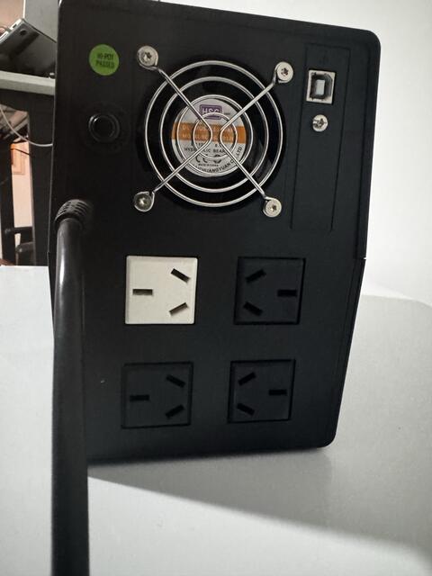 UPS Lyonn CTB-2000 LCD 2000VA / 1200W